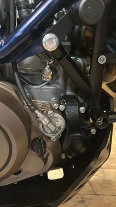 the engine of a motorcycle is shown in close up view with no image on it