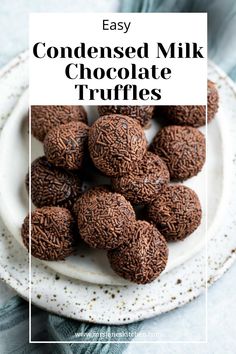 Chocolate Truffles With Condensed Milk, Fudge Recipes With Condensed Milk, Condensed Milk Truffles, Bon Bon Chocolate, Fudge Balls, Truffle Recipe Christmas, Condensed Milk Desserts, Chocolate Truffles Recipe, Brazilian Chocolate