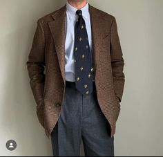 Brown Checked Blazer Outfit, Jack Burke, Academia Aesthetic Outfit Men, Interview Suits, Brown Sport Coat, Gentlemen Style, Brown Tweed Blazer, Mens Wardrobe Essentials, Dapper Suits