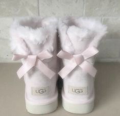 #coquette #girlblogger #digitaldiary #girly #morute #pink #gloomy #dollette #pinkuggs Uggs Pink, Pink Uggs, Winter Princess, Pink Xmas, Pink Bows