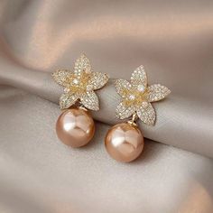 Beautiful Flower Pearl Earrings. Made Of Zinc Alloy. Only One Pair Available, Buy Now! Follow My Store. Condition: New With Tags White Pearl Jewelry, Rose Gold Pearl, Earrings Indian, Faux Pearl Earrings, Bride Earrings, Mua Sắm, Flower Earrings Studs, Flower Studs, Girls Jewelry