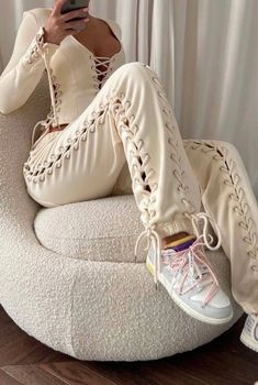 Hidden Cult, Women Casual Wear, Female Pants, Mode Shoes, Jeans High Waist, Types Of Women, New Chic, Street Casual, Mode Inspiration