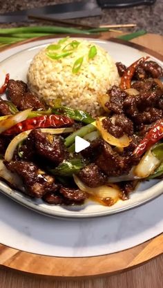 Mongolia Beef Recipe, Mangolian Beef, Steak Ribeye, Chili Beef, Mongolian Beef Recipe, Chinese Dinner, Chili Crisp, Mongolian Beef Recipes