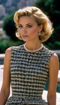 25 EASY HAIRSTYLES TO TRY IN DECEMBER - julsweek Mode Chanel, Design Moda, Old Money Style, Looks Chic, Style Mistakes, Vintage Hairstyles, Old Money, Elegant Woman, Look Fashion