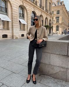 Europe Autumn, Corporate Outfits, Fall Outfits For Work, Stylish Work Outfits, Outfit Trends, Beige Cardigan, Casual Chic Outfit