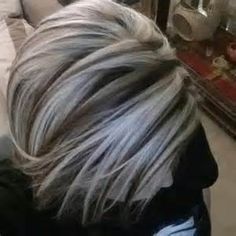 Silver highlights. Now that my hair is getting more gray…maybe I should let it happen and do this in reverse. Hair 2024, Super Hair, Trendy Hair Color