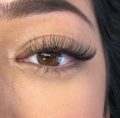 Natural Fake Eyelashes, Lashes Fake Eyelashes, Lash Extensions Makeup, Cat Eye Lash, Eyelash Extensions Styles, Lash Extensions Styles, Perfect Eyelashes, Pretty Lashes, Natural Eyelash Extensions