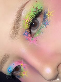 School Eyeliner, Makeup For School, Becoming A Makeup Artist, Artsy Makeup, Pastel Makeup, Douyin Makeup, Makeup Nails Art, Graphic Makeup, Hot Makeup