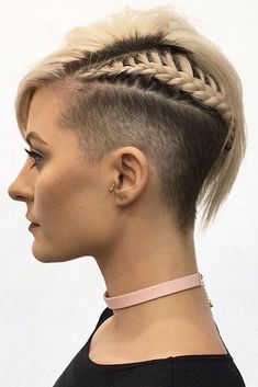 Undercut Hairstyles Women, Short Shaved Hairstyles, Short Hair Undercut, Short Braids, Edgy Chic, Short Hair Tutorial, Popular Haircuts, Penteado Cabelo Curto, Undercut Hairstyles