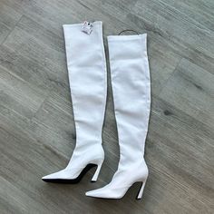 Brand New Size 40 Fitted Closed Toe Boots For Spring, Chic Summer Boots In Synthetic Material, Chic Summer Synthetic Boots, Elegant Knee-high Heels For Spring, Synthetic Pointed Toe Boots For Spring, White Synthetic Heels For Fall, Elegant Knee-high Spring Heels, Chic Synthetic Summer Boots, Elegant Synthetic Summer Boots