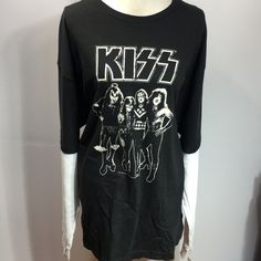 Live Nation Kiss Shirt. Long Sleeve Graphic T-shirt For Concerts, Black Grunge T-shirt For Fall, Black Graphic T-shirt For Fall, Black Logo Print T-shirt For Fall, Graphic Tee Long Sleeve T-shirt For Concerts, Graphic Long Sleeve T-shirt For Concerts, Alternative Black Tops With Logo Print, Long Sleeve Graphic Tee For Concert, Alternative Style Black Tops With Logo Print