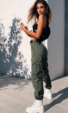 40 Seriously Stylish Cargo Pants Outfit Ideas for Women in 2022 Women Cargo Pants Outfit, Mode Coachella