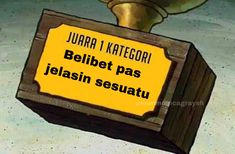 a cartoon character holding a sign in front of his face with the caption'juara 1 ketegoi belbet pas jelasin sesaatu '