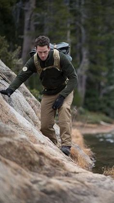 Discover the perfect men hiking outfit for your next adventure with our expert tips on style, comfort, and durability for the trails. Ranger Outfit, Cute Hiking Outfit, Hiking Outfits, Hiking Outfit Women, Summer Hiking Outfit