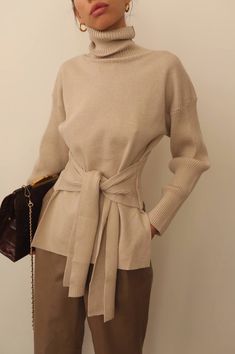 Tasha Tudor, Turtleneck Outfit, Neutral Outfits, Style Lookbook, Lazy Outfits, Womens Turtleneck, Ribbed Turtleneck, Neutral Outfit, High Fashion Street Style