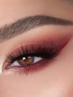 colourful makeup Make Up For Brown Eyes Colorful, Red Makeup Looks Wedding, Simple Prom Makeup Red Dress, Red Eye Makeup Quince, Makeup Red Ideas, Red Eye Makeup Wedding, Light Red Smokey Eye Makeup, Red Wing Eye Makeup, Red Eyeshadow Prom