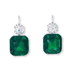 Emerald And Diamond Earrings, Bijoux Art Deco, Graff Diamonds, Diamond Dangle Earrings, Emerald Earrings, Fabulous Jewelry, Emerald Jewelry, High Jewelry, Clear Water