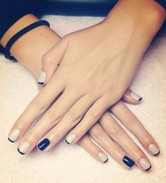 Simple manicure beige black Nails Manicure, Fancy Nails, Chic Nails, Perfect Nails, Trendy Nails, Diy Nails, Manicure And Pedicure