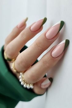 These classy St Patrick’s Day nails are guaranteed to make you ready for all of the celebrations. It includes trendy st patricks day nail designs, green french tip nails, green nail designs, march nails, st patricks nail art and more nail ideas for spring. St Patricks Nail Designs, Saint Patrick Nail, 16 Tattoo, St Patricks Day Nails, Green Nail Designs, Green Nail, Fancy Nails, Chic Nails, Cute Acrylic Nails