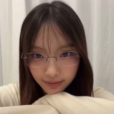 newjeans hyein lq icon Hyein With Glasses, Hyein Glasses, Kpop Glasses, Newjeans Hyein Icon, Korean Sunglasses, Korean Glasses, Lee Hyein, Glasses Inspo, Hyein Newjeans