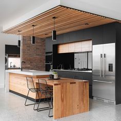 Kitchen Empty Sink Design Ideas Wooden Ceiling, Kitchen Aesthetic, Industrial Interior Design, Kitchen Design Trends, Industrial Kitchen