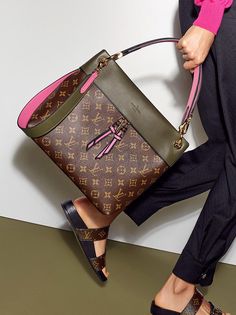 http://www.purseblog.com/louis-vuitton/louis-vuitton-monogram-colors-bags/ Τσάντες Louis Vuitton, New Louis Vuitton Handbags, Bag Wishlist, Gorgeous Handbags, Sac Louis Vuitton, Neverfull Gm, Buy Bags, Top Handbags