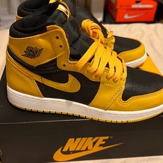 Nike Air Jordan 1 Retro High Og Pollen Size Gs 6y New Nike Jordan Air 1 Yellow, Yellow Custom Synthetic Sneakers With Laces, Yellow Synthetic Jordan Shoes For Streetwear, Yellow Training Sneakers With Cushioned Footbed, Nike Yellow High-top Jordan Shoes, Nike Jordan High-top Yellow Shoes, Nike Yellow Training Sneakers, Yellow Training Sneakers With Round Toe, Yellow Training Sneakers