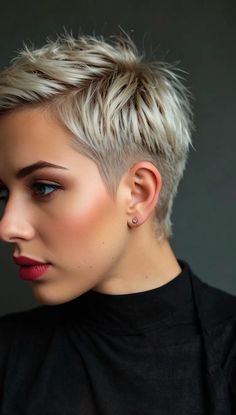 Default beautiful shaved sides pixie cut hairstyle ideas on bl 1 Short Buzzed Hair, Womens Pixie Hairstyles, Pixie Cut Shaved Sides, Shaved Pixie Cut, Buzzed Hair Women, Short Natural Curly Hair, New Hair Look