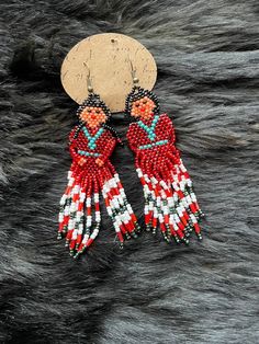 Very unique Vintage Beaded earrings. Beautiful colors depicting a woman, which appears to be Native American. They are hang almost 3.5" long.  Feel free to ask any questions! Thank you! Unique Large Beaded Earrings, Beading Patterns Free Native American, Doll Earrings, Woman Earrings, Native Crafts, Earrings Sets, Beaded Art, Native American Earrings, Native American Beaded Earrings