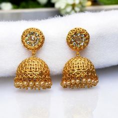 Kollam Supreme Gold Plated Big and Medium Size bridal #Jhumkas Collection - stunning blend of trendy and #traditional designs, perfect for the modern woman with a touch of #timelesselegance. Elevate your look with these exquisite pieces that exude sophistication and style. Shop Online: https://ow.ly/puCc50TqHv6 . . . #KollamSupreme #BridalJhumka #GoldPlatedJewelry #TraditionalElegance #TimelessBeauty #earrings #jhumkalovers #goldplatedjhumka #imtiationjewellery #Weddingjewellery #southweddin... Mahi Mahi