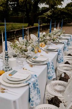 Blue, white and lemon wedding table decorations of Italian inspired wedding Blue Plates Table Setting Wedding, Blue White And Lemon Wedding, Italy Inspired Table Decor, Blue And Yellow Mediterranean Wedding, Blue And White Table Decorations Party, Blue White And Yellow Table Setting, Mediterranean Wedding Table Setting, Mediterranean Wedding Decor Ideas, Blue And White Lemon Theme