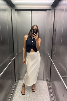 Rok Midi, Satin Skirt Outfit, Look Zara, Zara Portugal, Rock Outfit, Satin Midi Skirt, Shirt Blouses Tops, Satin Skirt, Silk Skirt