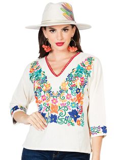 DESCRIPCION: Women's V-Neck Floral Embroidered Handmade Blouse Tipo: Blusa Artesanal Estilo: Cuello V Bordada de Flores Material: 100% Algodon Corrida USA: S/M, L/XL, 2XL Hecho en Mexico Nota: Cada pieza es elaborada unica, los colores y bordados en los diseños pueden variar Mexican Blouses, Father Son Shirts, Mexican Blouse, Design Blouse, Womens Blouses, Mexican Designs, Boho Top, Dressy Outfits, Beautiful Blouses