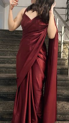 Maroon Silk Saree, Saree Inspiration, Simple Saree Designs, Lehenga Designs Simple, Simple Sarees, Unique Blouse Designs, Satin Saree, Unique Blouse, Satin Wedding Dress