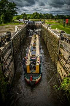 a boat traveling through a lock on a river