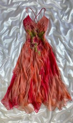 Red Fairy Outfit, Rosetta Aesthetic, Travelling Fits, Ghost Fairy, Vestidos Color Pastel, Flower Clothes, Look 80s, How To Have Style, Prom Dress Inspo