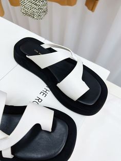 Size: 35-47 It comes with Dust box, Care manual, Tag, and Paper bag.Size Guide: Modern White Everyday Sandals, Chic Handbags, Everyday Luxuries, Chic Me, Love At First Sight, Luxe Fashion, Bags Designer Fashion, Exclusive Bag, Beautiful Packaging