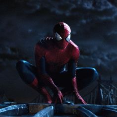 the amazing spider - man is shown in this scene from the movie