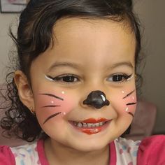 Face Painting For Girls Easy, Minnie Mouse Face Makeup, Face Paint Cat Easy, Kitty Face Paint Simple, Mini Mouse Face Painting, Kids Halloween Face Painting Ideas Easy, Halloween Kids Face Paint Easy, Make Up Karakter Simple, Minnie Mouse Makeup For Kids