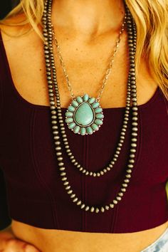 Make a statement with the Layered Silver Pearl and Chain Turquoise Cluster Necklace. Featuring a combination of faux Silver pearl, chain and turquoise clusters, this piece has it all - what a statement! Turquoise And Silver Jewelry, Turquoise Necklace Outfit, Western Necklace, Necklace Outfit, Western Necklaces, Western Clothing, Jewelry Antique, Cluster Necklace, Western Jewelry