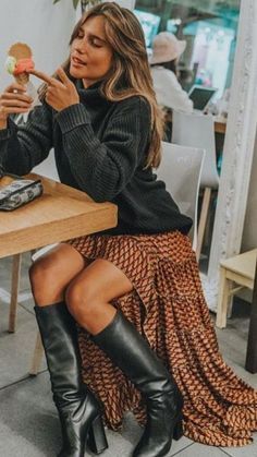 Long Brown Skirt, Summer Outfits Curvy, Winter Skirt Outfit, Online Closet, Winter Skirt, Fall Fashion Trends