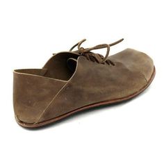 GT - Cydwoq Casual Brown Vegetable-tanned Leather Shoes, Casual Vegetable-tanned Leather Shoes With Plain Toe, Casual Fitted Brown Leather Shoes, Casual Brown Leather Shoes Vegetable-tanned, Medieval Shoes, Color Variations, Shoes Mens, Leather, Color