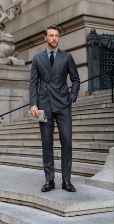 Kingsman Suits, Men Graduation Outfit, Casual Suits Men, Groom And Groomsmen Suits, Suit Combinations, Blazer Outfits Men, Charcoal Suit