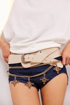 Make your waist the star of the show with this pendant-adorned chain belt. **Features:** Chain style, layered design, dangling cross pendants, stone and pearl adornments, adjustable hook closure **Why We | Renaissance Chain Belt by Free People in Gold Boho Belts For Women, Pants Jewelry, Belt Women, Gold Chain Belt, Statement Belts, Belt Styling, Belt Outfit, Belts Aesthetic, Coin Belt