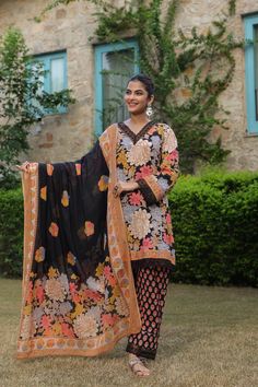 This beautiful  Handblock Kurta suit  set with straight pants and dupatta  is the most comfortable and classy Indian outfit. Soothing cotton fabric in this Jaipuri block print makes it very elegant.Jaipuri print floral black and floral dupatta set makes for a beautiful salwar suit set which is perfect for Indian occasions ,festivals an weddings. The pants a comfort fit with elastic band that makes the pants roomy. 3/4th sleeves with lace detailing and straight line kurta with beautiful lace make Jaipuri Dupatta, Floral Dupatta, Jaipuri Print, Indian Salwar Kameez, Kurti Set, Printed Kurti, Dupatta Set, Kurta With Pants, Hand Block Print