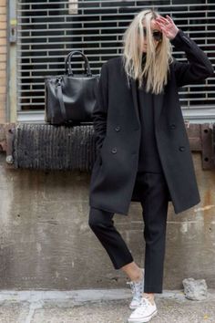 back to basics style Outfit Converse, Casual Chique Stijl, Jane Birkin, All Black Outfit, Looks Chic, Looks Style