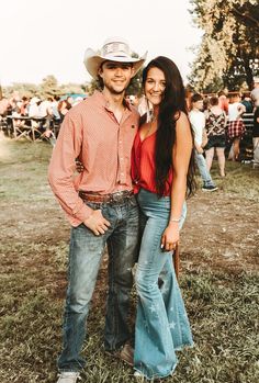 Family Bbq Outfit, Rodeo Couples, Wisdom Teeth Extraction, Teeth Extraction, Horse Couple, Jean Ideas, Boyfriend Stuff