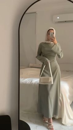 Modest Outfits Muslim, Outfits Muslim, Estilo Hijab, Stile Hijab, Mode Turban, Hijabi Fashion Casual, Mode Abaya, Modest Dresses Casual, Elegant Dresses Classy