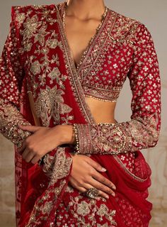 Full Sleeves Designer Blouse, Red Full Sleeve Blouse, Red Sari Wedding, Red Saree Look Modern, Full Sleeve Saree, Bridal Sarees For Wedding, Bridal Red Saree, Red Saree Bridal, Ethnic Outfits Indian