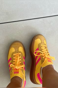 Adidas gazelle bold pink and yellow Gazelle Aesthetic, Yellow Adidas Gazelle, Yellow Sambas, Outfits With Pink Shoes, Adidas Gazelle Platform, Gazelle Bold, Adidas Gazelle Bold, Adidas Bold, Pink Gazelles